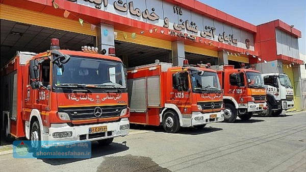 اغتشاشگران ۲ ماشین آتشنشانی اصفهان را به آتش کشیدند